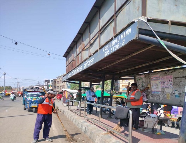 Nagar Nigam Bhopal: बस स्टॉप, रेल्वे स्टेशनों, बस और आटो स्टैण्डों की साफ-सफाई- किया स्वच्छता संवाद